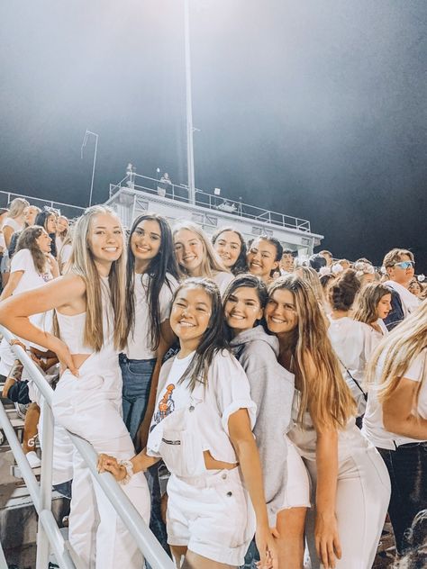 white out football game outfits Football Game Outfit Highschool, College Football Game Outfit, Vine Ideas, Homecoming Spirit Week, Hs Football, School Spirit Week, Friday Night Football, Old Lady Costume, High School Football Games