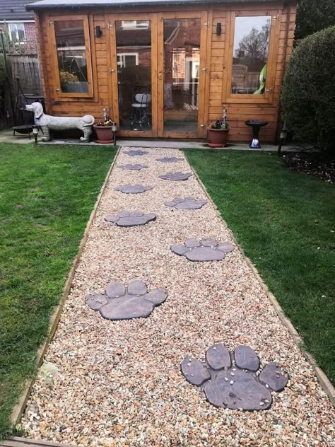 Landscaping Around Dog Kennel, She Shed Dog Grooming, Dog Grooming Salon Ideas At Home, Dog Grooming Room Ideas At Home, Shipping Container Dog House, Home Pet Grooming Salon, Kennel Boarding Ideas, Shed Grooming Salon Ideas, Grooming Shed Ideas