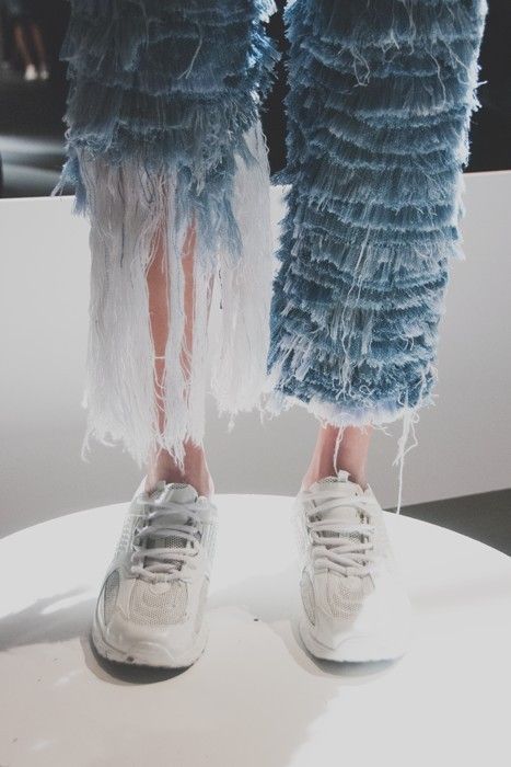 Faustine Steinmetz SS15 Faustine Steinmetz, Ragged Jeans, Fringe Fashion, Denim Inspiration, Denim Projects, Textiles Fashion, Mode Vintage, Mode Inspiration, Shibori