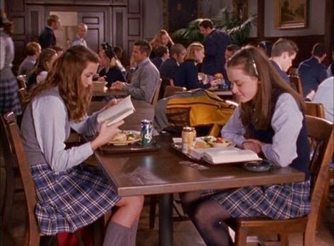 10 Things Rory Gilmore Taught Us About Life | Tell-Tale TV Rory Gilmore Style, Studying Girl, Babette Ate Oatmeal, Gilmore Girls Quotes, Gilmore Girl, Academic Motivation, Rory Gilmore, Studying Inspo, Study Inspiration