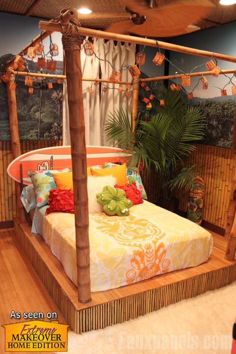 Interlocking Faux Bamboo Hawaiian Inspired Bedroom, Hawaiian Theme Bedrooms, Hawaiian Bedroom, House Paint Design, Surf Room, Beach Themed Bedroom, Tropical Bedrooms, Beachy Room, Themed Rooms