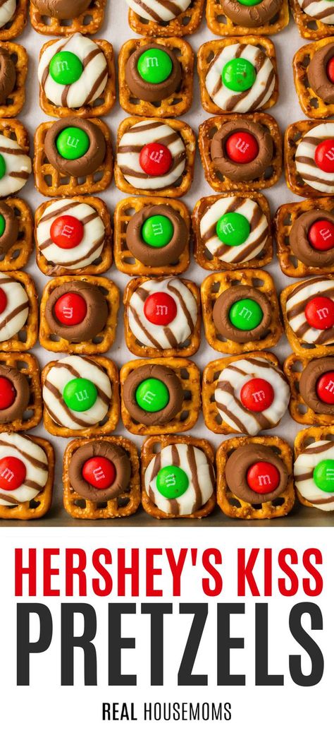 Christmas Desserts Pretzels, Hershey Kiss Pretzels, Kiss Pretzels, Hershey Kisses Recipes, Christmas Pretzels, Easiest Dessert, Pretzel Treats, Easy Christmas Treats, Christmas Baking Recipes