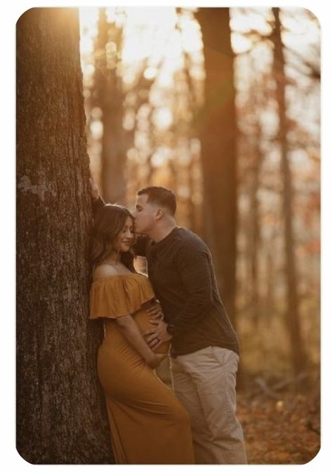 Pregnant Couple Photo Ideas, Poses For Pregnant Couples, Pregnant Outdoor Photography, Maternity Pictures Flower Field, Maternity Fall Pictures, Maternity Fall Photos, Maternity Session Outdoor, Outside Maternity Photos, Maternity Photos Creek