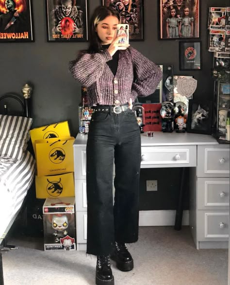 Jeans And Docs, Cropped Cardigan Outfit, Grunge Outfits Winter, Instagram Posting, Egirl Outfits, Outfits Winter, Alternative Outfits, Look Vintage, Edgy Outfits