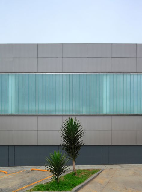 Glass Architecture, Tinted Glass, Coloured Glass, Glass Texture, Wind Screen, Tesla, Exterior Design, Colored Glass, Peru