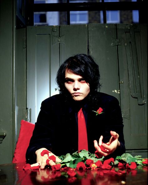 Gerard Way Revenge, Revenge Era, Gerard Way, Revenge, Avatar, Roses, Red, Hair, Black