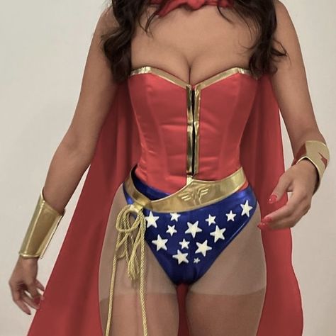 Halloween Costumes Princess, 3 Halloween Costumes, Rave Halloween Costumes, Friends Trio, Woman Cosplay, Trio Halloween Costumes, Hot Halloween Outfits, Wonder Woman Cosplay, Halloween Costumes For 3