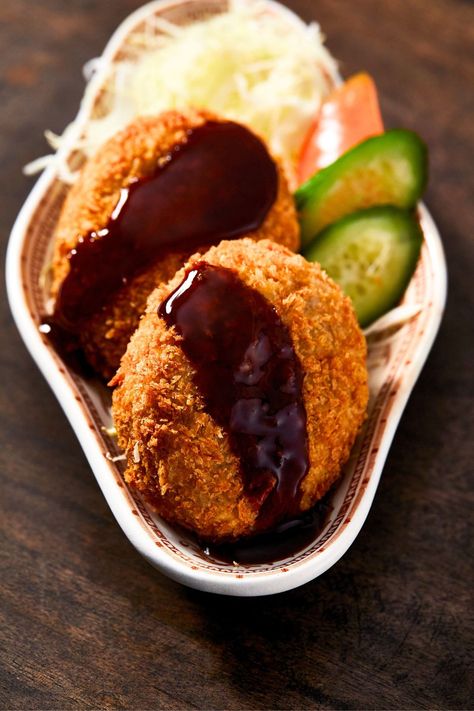 Korokke (Japanese Potato Croquettes) コロッケ - Okonomi Kitchen Korean Croquettes, Korean Potato Recipes, Japanese Christmas Food, Curry Croquette, Croquettes Japanese, Japanese Potato Croquettes, Korokke Recipe, Authentic Japanese Recipes, Japanese Croquette