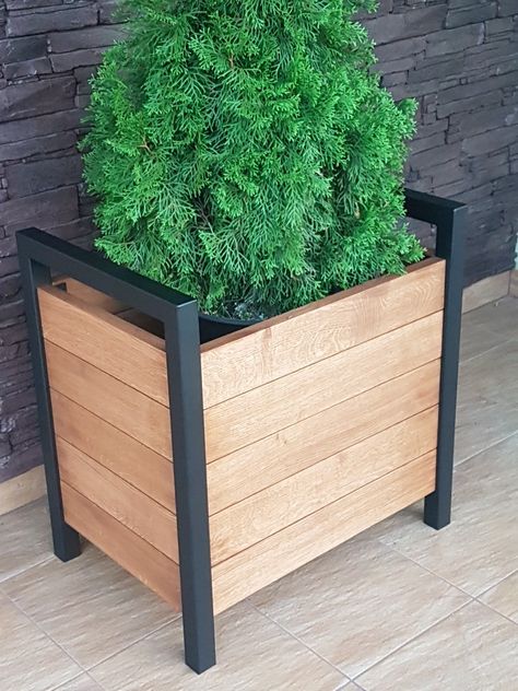 Planter Stand Ideas, Front Of House Plants, Wooden Ornament Ideas, House Plant Stand, Wooden Planter Stand, Diy Wood Planters, Box Planters, Planters For Indoor Plants, Planters Ideas