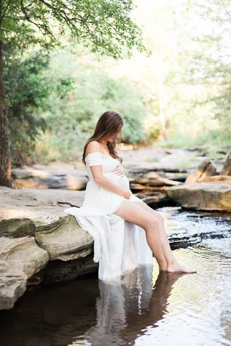 Sew trendy gown - river maternity session Summer Maternity Photos, Maternity Photography Poses Outdoors, Outdoor Maternity Photos, Maternity Photography Outdoors, Maternity Photography Poses Pregnancy Pics, Baby Fotografie, Maternity Photography Couples, Beautiful Pregnancy, Maternity Photoshoot Poses