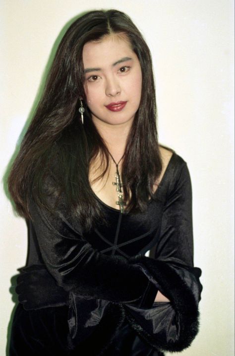 Japanese Vintage Fashion, Joey Wong, Faye Wong, Hong Kong Fashion, 80s Women, Wild Girl, Vogue Covers, Korean Fashion Women, Asian Celebrities