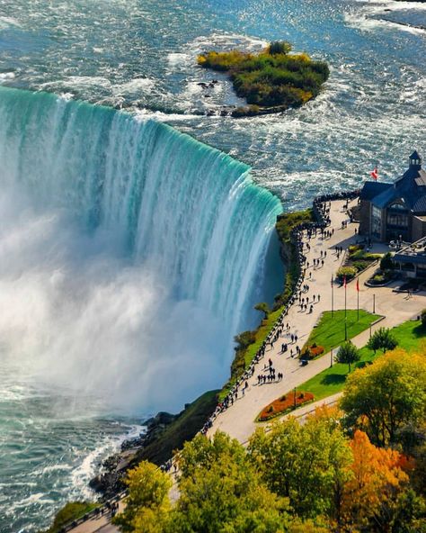 Toronto Culture on Instagram: “What a beautiful day today 😍. One can never visit Niagara Falls too many times. ⠀ Credit: @above_and_beyond_travels ⠀ .⠀ .⠀ .⠀ #Toronto…” Visiting Niagara Falls, Niagara Falls Ontario, Canada Photography, Niagara Falls Canada, Exotic Places, Pretty Places, Ontario Canada, Amazing Destinations, Nature Photos