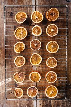 Advent Diy, Christmas Flatlay, Christmas Table Setting, Christmas Crafts For Adults, Orange Christmas, Diy Christmas Tree Ornaments, Christmas Shoot, Dried Orange Slices, Christmas Decor Inspiration