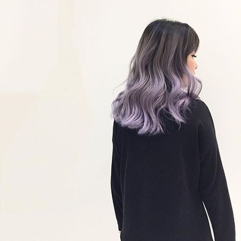 Grey Hair Maintenance, Hair Color Ideas Trendy, Beautiful Hair Color Ideas, Pastel Purple Hair, Lavender Hair Colors, Colour Hair, Ombre Hair Blonde, Dusty Lavender, Lilac Hair