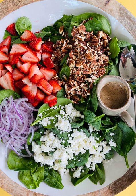 Meditterean Salad, Asian Pasta Salads, Strawberry Spinach Salad, Poppyseed Dressing, Orzo Pasta Salad, Spinach Salad Recipes, Classic Salad, Strawberry Spinach, Savory Salads