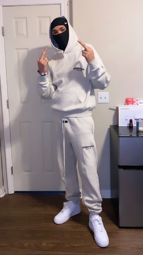 Fog Hoodie Outfit, Outfits Drip Hombre, Airforce Outfits, Hood White Boys, Air Force 1 Outfit Ideas, Essentials Hoodie Outfit, Rapper Drip, Essential Tracksuit, Essentials Tracksuit