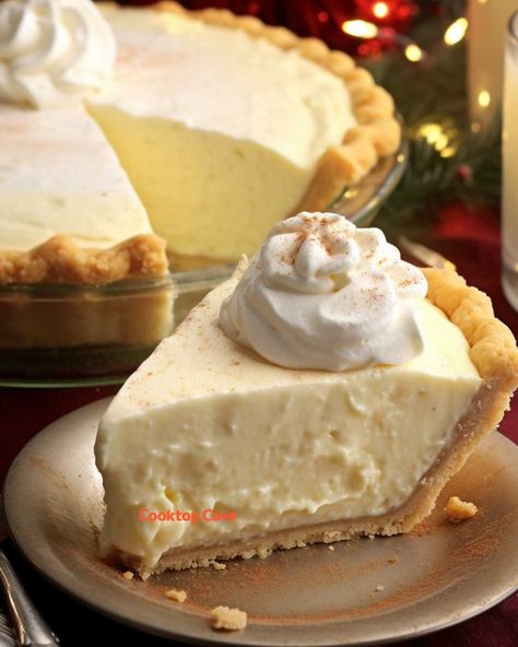 I swear, this is the only Christmas pie I'll eat! Wowza Christmas Dessert Menu, Eggnog Pie, Winter Torte, Easy Eggnog, Creamy Eggnog, Winter Drink, Christmas Pie, Eggnog Recipe, No Bake Pies