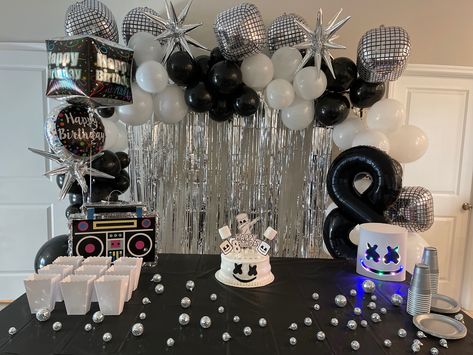 Dj Birthday Party, Marshmallow Birthday Party Ideas, Dj Birthday Party Ideas, Dj Themed Birthday Party, Dj Marshmallow Party Ideas, Dj Marshmello Cupcakes, Dj Marshmallow Birthday Party Ideas, Dj Marshmellow Party Theme, Marshmello Theme Birthday