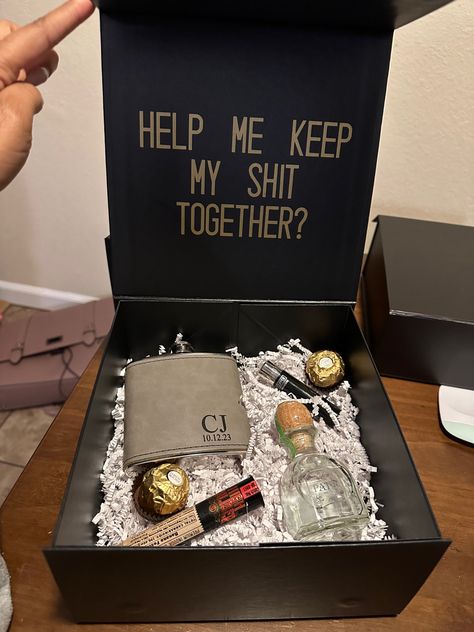 Groomsmen Gifts Box Ideas, Gaming Groomsmen Proposal, Man Of Honor Proposal Box Ideas, Best Man Wedding Gift, Asking To Be Groomsmen Ideas, Bridesmades Proposal Ideas, Grooms Box Ideas, Ideas For Groomsmen Gifts, Best Man Box Ideas