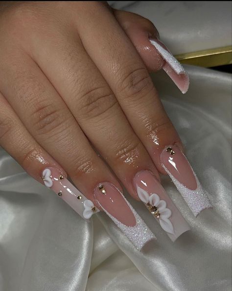 Long Square Acrylic Nails 3d Flowers, Ombré Nails French Tip, Quince Nails Short, Short Quince Nails, Quince Nails, Nude Acrylic Nails, Graduation Nails, Drip Nails, White Acrylic Nails