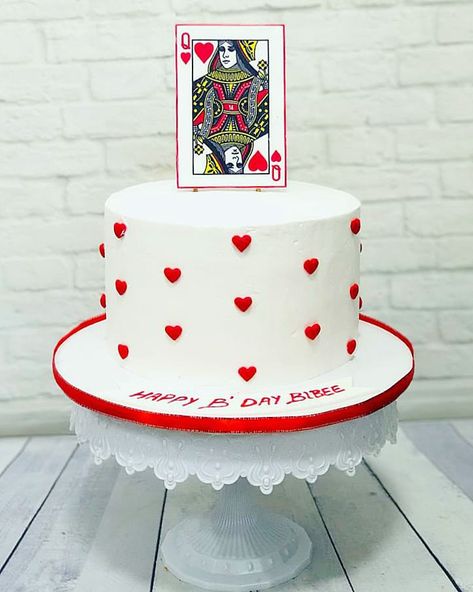 Queen Of Hearts Birthday Cake, Queen Of Hearts First Birthday Party, Descendants Rise Of Red Cakes, Queen Of Hearts Cake Birthday, Descendants Rise Of Red Birthday Cake, Queen Of Hearts Birthday Party Ideas, Cake Quince, Queen Of Hearts Cake, Queen Of Hearts Birthday