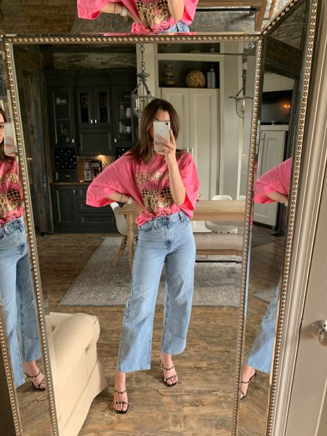 Straight leg jeans and pink graphic tee shirt Pink Shirt With Jeans Outfit, Wide Leg Jeans Black, Pink Summer Outfits, Megan Wilson, Black Studded Heels, Pink Graphic Tee, Jeans And T Shirt Outfit, Pink Tee Shirt, High Waist Wide Leg Jeans