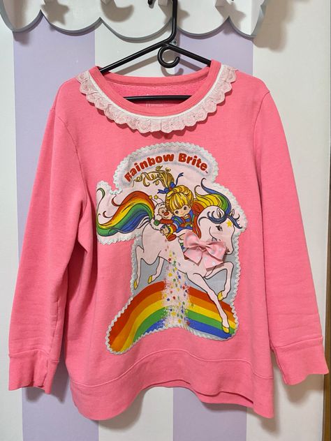 Vintage Rainbow Brite, Cute Pastel Clothes, Kitsch Clothing, Clowncore Outfit, Kid Core Outfits, Nile Perch, Reworked Clothes, Vintage Png, Rainbow Outfit