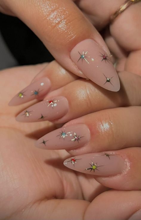 Almond Shaped Nails 2023, Nails New Years, New Years Nails, Star Nail Designs, Engagement Nails, Bridesmaids Nails, New Years Nail Designs, Lace Nails, October Nails