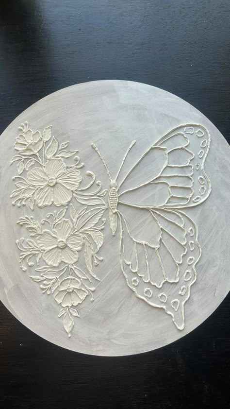 Instagram Ceramics Wall Decor, Putty Art On Canvas, Mdf Board Painting Ideas, Modern Lippan Art, Modern Tableau, Butterfly Wall Art Diy, Mdf Art, Painted Mirror Art, Sculpture Art Projects