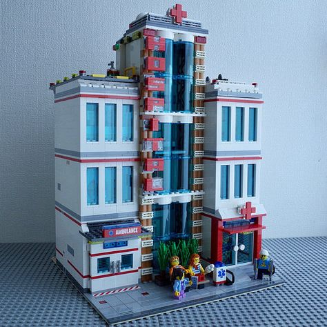 Modular City General Hospital_001 | by emolego Lego Hospital, Creator Inspiration, Cafe Corner, Lego Zombies, Lego House Ideas, Lego Houses, Lego Fire, Lego Kits, Lego Buildings