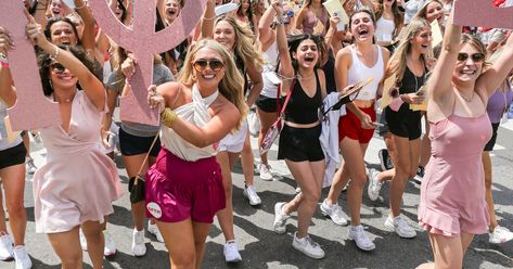 Opinion | What Bama Rush Reveals About the South - The New York Times Facts Over Feelings, Bama Rush, Traditional Femininity, Chi Omega Sorority, Be Passionate, Student Newspaper, Rush Outfits, Science Rules, Sorority House