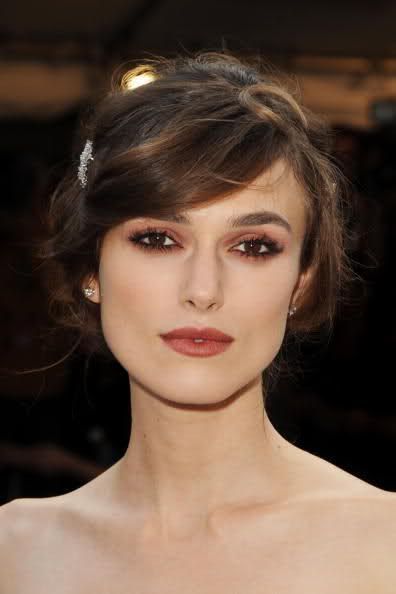 Oh No They Didn't! - TIFF: Keira Knightley at "The Duchess" Premiere Keira Knightley Hair, Wedding Makeup For Brunettes, Wedding Hairstyles And Makeup, Hazel Eye Makeup, Makeup Ads, Brunette Makeup, Bridal Eye Makeup, Braut Make-up, Wedding Makeup Looks