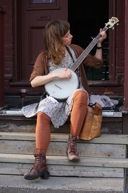 Street Musicians, Musician Photography, Street Music, Street Musician, Music Girl, People References, Body Reference Poses, Human Poses Reference, Human Poses