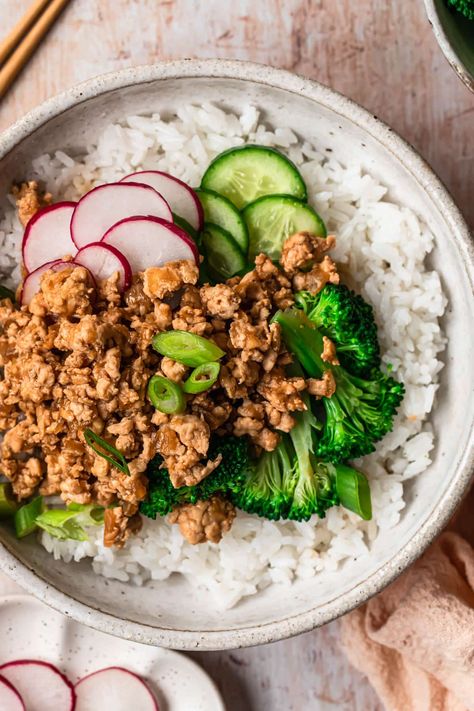 Asian Ground Chicken Rice Bowls - Easy! Healthy Asian Rice Bowls, Asian Recipes With Ground Chicken, Sesame Ground Chicken, Ground Chicken Recipes Healthy Skillet, Korean Ground Chicken, Asian Ground Chicken Recipes, Ground Chicken And Rice Recipes, Ground Chicken Salad, Ground Chicken Bowls