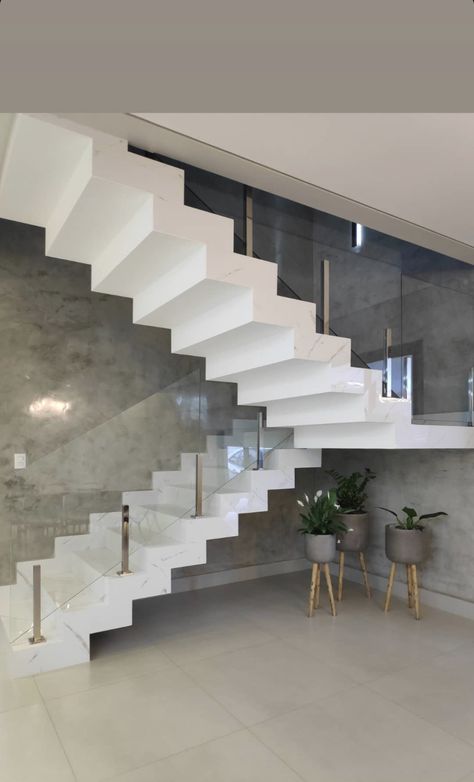 Escaleras Aesthetic, Beam Staircase, Luxury Marble Flooring, Stairs Tiles Design, Stair Design Architecture, Staircase Design Modern, Stairs Design Interior, Luxury Living Room Decor, Escalier Design