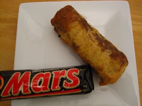 Deep Fried Mars Bar - Only in Scotland Deep Fried Mars Bar, Fried Mars Bar, Deep Fried Mars Bars, Mars Chocolate Bar, Deep Fried Desserts, Mars Bars, Fair Foods, Chocolate Bar Recipe, Fried Dessert