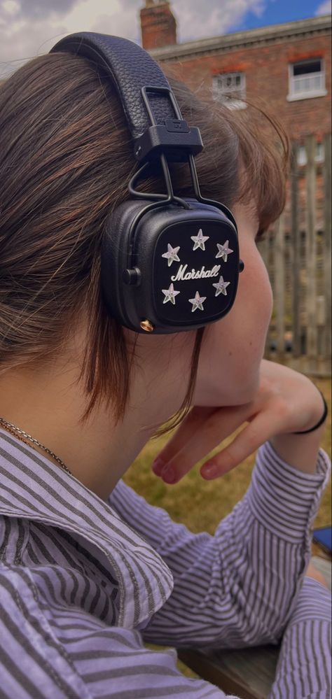 Headphone Outfit, Marshall Headphones, Marshall Major, Tumblr Hipster, Cute Headphones, Girl With Headphones, Outfit Challenge, Aesthetic Phone Case, Aesthetic Photo