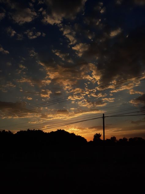 #aesthetic #aesthetics #cielo #wallpaper #paisajes #sun #sol #cielo #nubes #clauds #sunset #atardecer #México Boy Blurred Pic, Light Magic, New Hope, Sky Aesthetic, Looking Up, Night Skies, A R, Wild Flowers, Sun