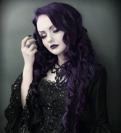 Goth Aesthetic Purple, Gothic Purple Hair, Black And Purple Goth Aesthetic, Purple And Black Hair Aesthetic, Purple Romantic Goth, Dark Purple Hair Grunge, Purple Goth, Crazy Colour, Gothic Beauty