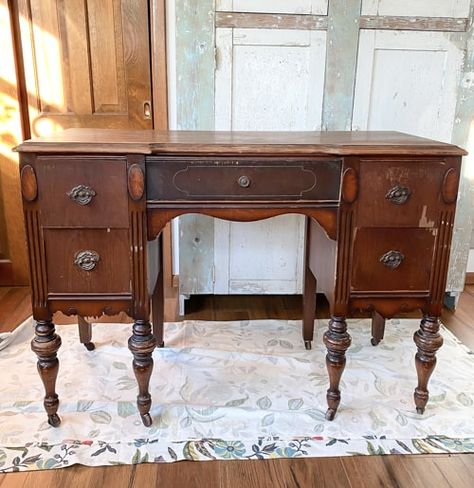 before vanity Upcycle Vanity Table, Antique Dressing Table Makeover, Vintage Desk Vanity, Vintage Makeup Vanity Makeover, Antique Makeup Vanity Makeover, Refinished Vanity Antique, Antique Vanity Makeover Diy, Desk Turned Into Vanity, Refinish Vanity