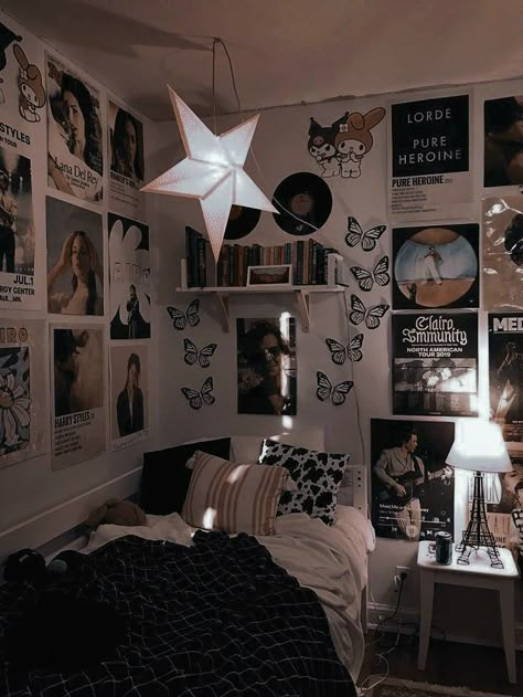 #love #pinterest #book #photo #heart #style #amazing #nail #vintage #y2k Dekorasi Kamar Tidur, Indie Room, Future Room, Pretty Room, Cozy Room Decor, Teen Bedroom Decor, Dreamy Room, Room Design Bedroom, Room Makeover Bedroom