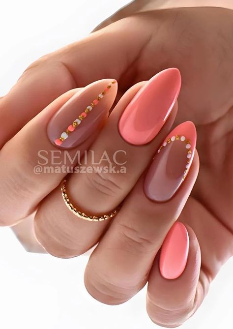 Oval Short Nail Designs, Summer Nails Peach Coral, Coloured French Tips Almond, Coral Almond Nails With Design, Aruba Nail Ideas, Cute Coral Nails, Peach Nail Design Ideas, Coral Gel Nail Designs, Holiday Abroad Nails