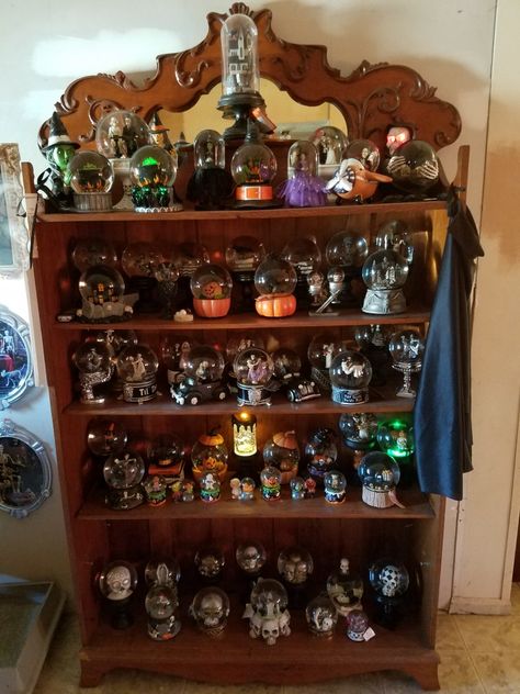 Snowglobe Collection Display, Snowglobe Display Ideas, Halloween Snowglobe, Halloween Globe, Snow Globe Collection, Snowglobe Collection, Globe Display, Globe Collection, Halloween Displays