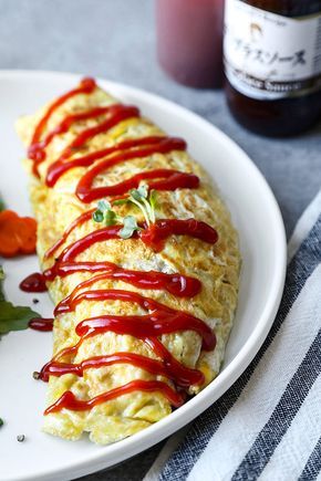 Omurice - This Omurice Recipe is Japanese comfort food at its best! Ketchup flavored fried rice packed with veggies and served inside a fluffy omelette. Japanase dinner recipes, easy Japanese recipe, homemade Japanese food, healthy omelet, omelette | pickledplum.com Healthy Pretty Food, Omurice Recipe Japanese, Bamboo Cafe, Omurice Recipe, Fluffy Omelette, Healthy Omelet, Easy Dinners For Two, Egg Omelet, Japanese Dinner