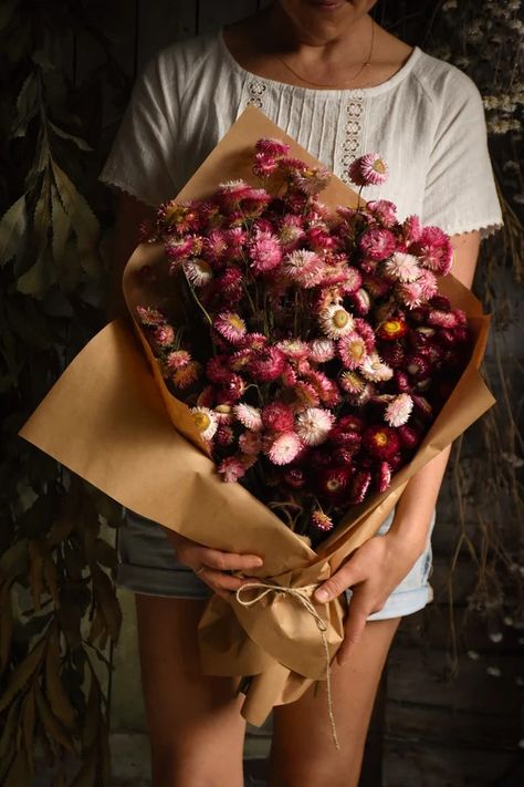 Best Dried Flowers, Flowers Australia, Everlasting Bouquet, Drying Flowers, Dried Flower Bouquets, Globe Amaranth, Billy Buttons, Wildflower Wreath, Unique Bouquet