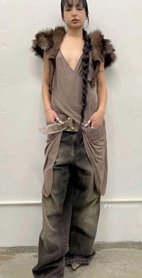 Euro Trash Fashion, Gallery Opening Outfit, Utility Outfit, Messy Fashion, Newyork Streetstyle, Fashion Women Outfits, Wild Fashion, Smart Dressing, 일본 패션