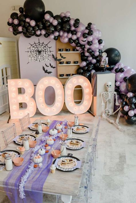 Halloween First Birthday, Halloween Themed Birthday Party, Halloween 1st Birthdays, Halloween Gender Reveal, Halloween Baby Shower Theme, Halloween Party Ideas, Halloween Balloons, Purple Halloween, Halloween Party Themes