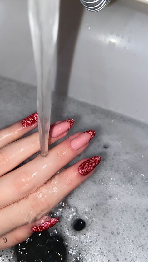 Red Sparkle Nails, Red Sparkly Nails, Cute Red Nails, Acrylic Nail Designs Classy, Red Nails Glitter, Purple Acrylic Nails, Red Acrylic Nails, Glamour Nails, Classy Acrylic Nails