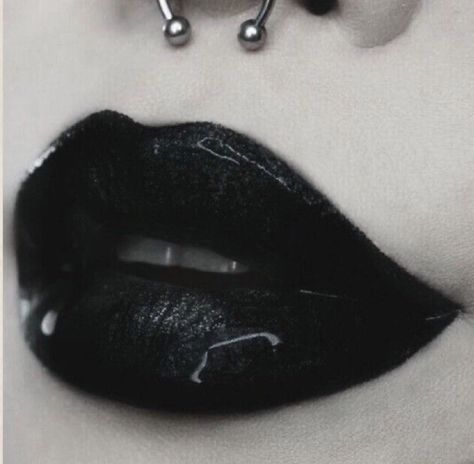 Black Lips Aesthetic, Black Lipstick Aesthetic, Goth Makeup Aesthetic, Pokemon Core, Pjo Oc, Black Matte Lipstick, Cute Lipstick, Vampire Lips, Shimmery Eyeshadow