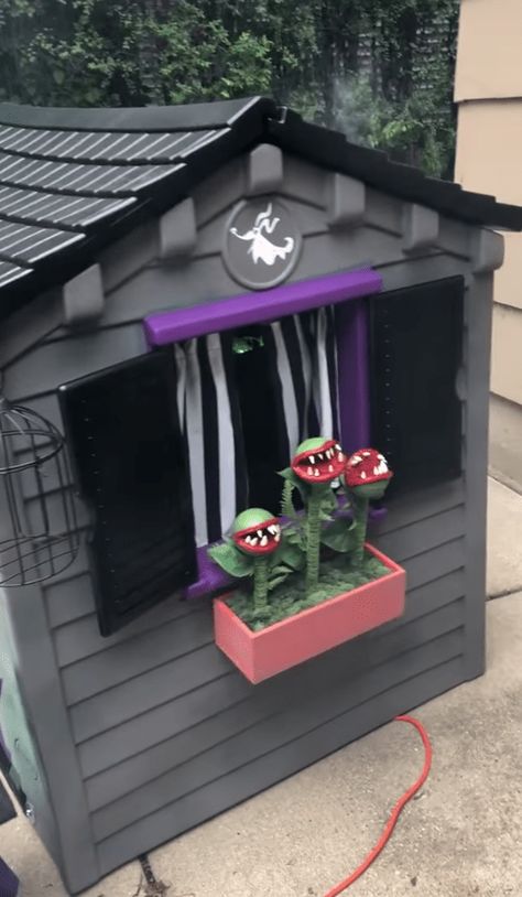 Haunted Playhouse, Play Houses Diy, Diy Halloween Candy, Gothic Baby, Diy Playhouse, Haunted Dollhouse, Whimsical Halloween, Kids Playhouse, Creepy Halloween